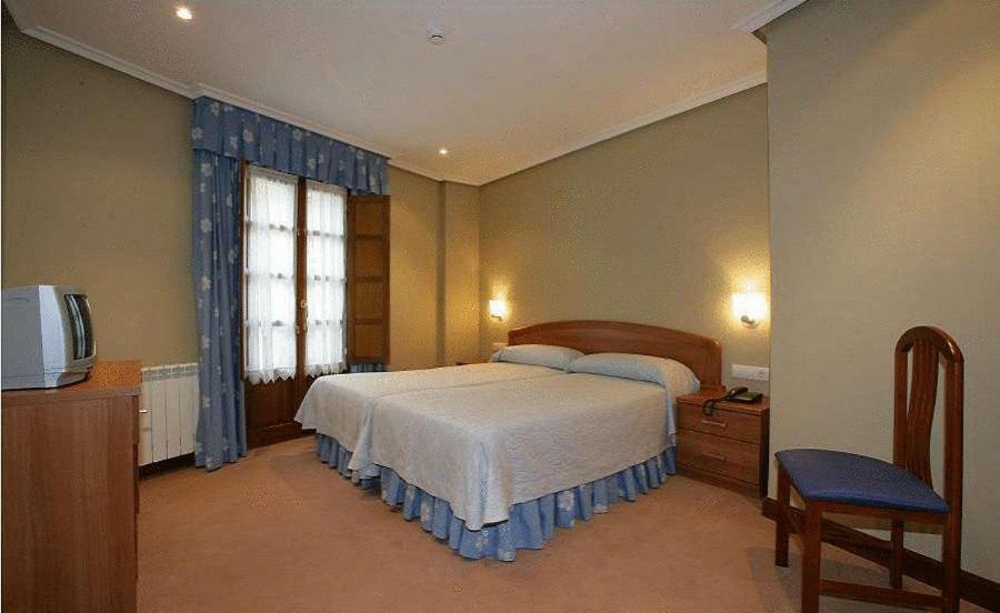Gran Hotel Rural Cela Belmonte De Miranda Exteriör bild