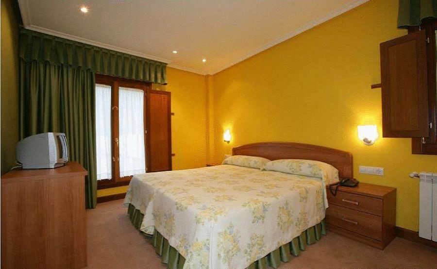 Gran Hotel Rural Cela Belmonte De Miranda Exteriör bild