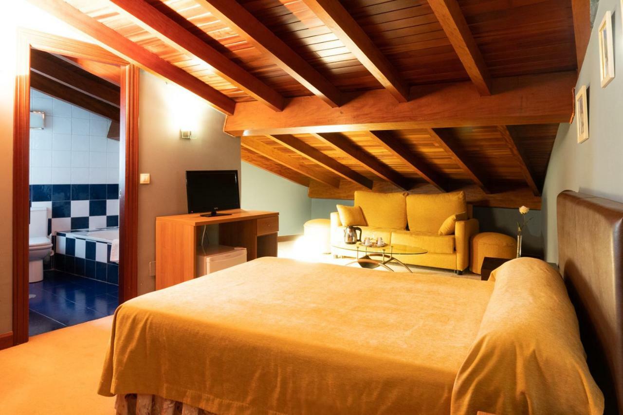 Gran Hotel Rural Cela Belmonte De Miranda Exteriör bild
