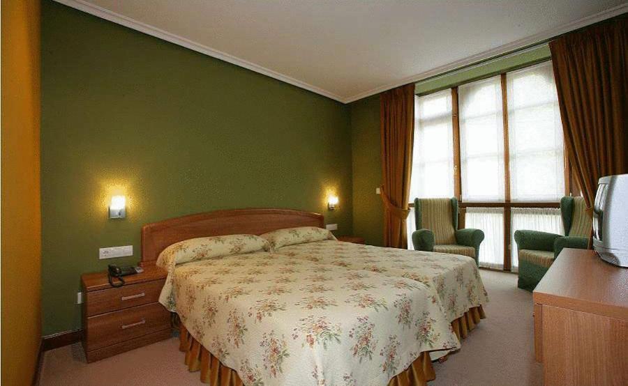 Gran Hotel Rural Cela Belmonte De Miranda Exteriör bild